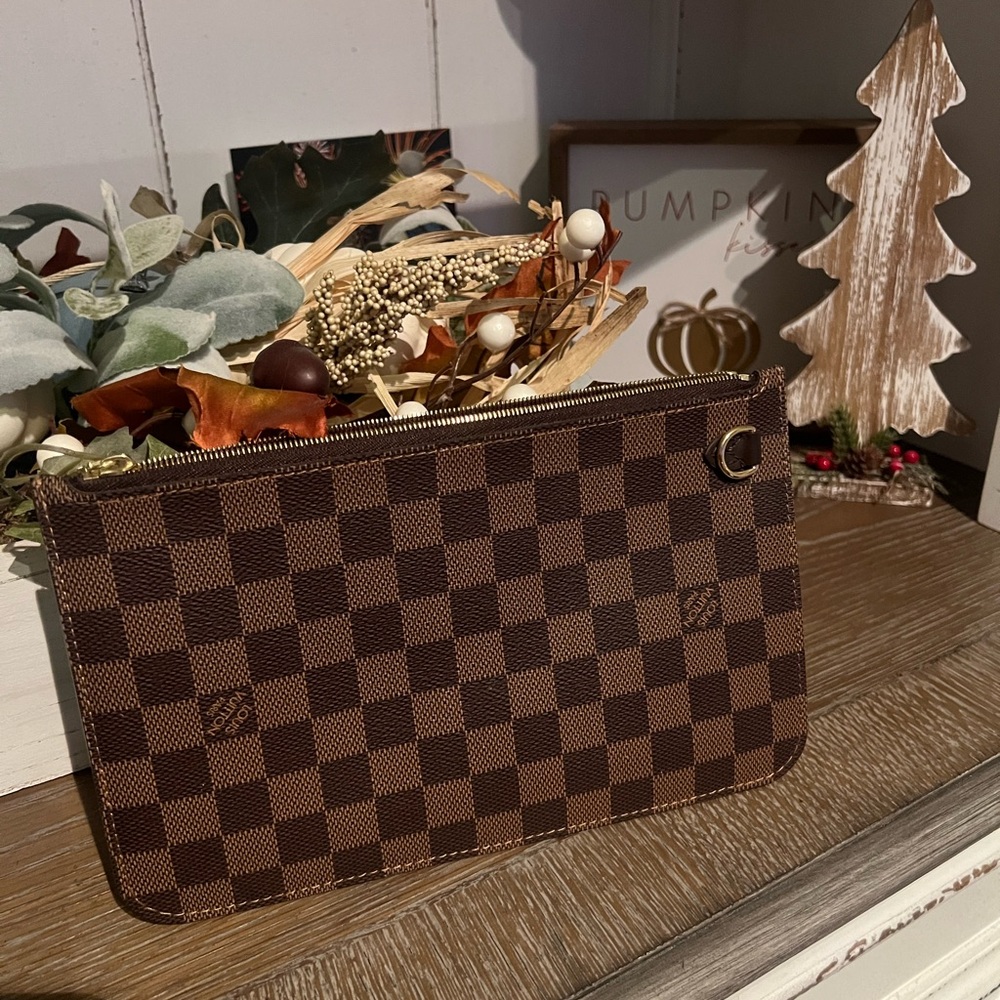 Louis Vuitton Neverfull Wristlet